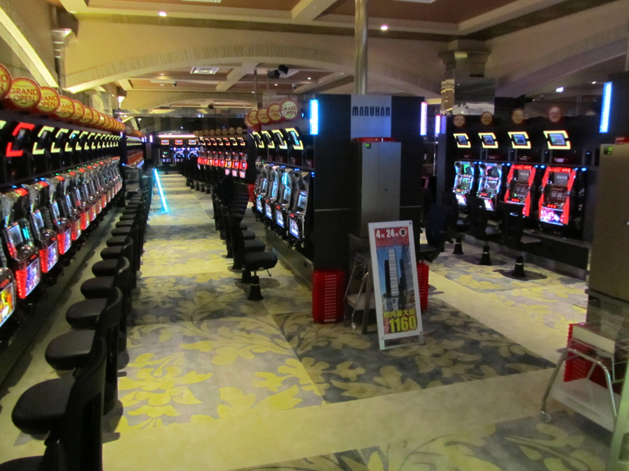 Maruhan Shinjuku Toho interior